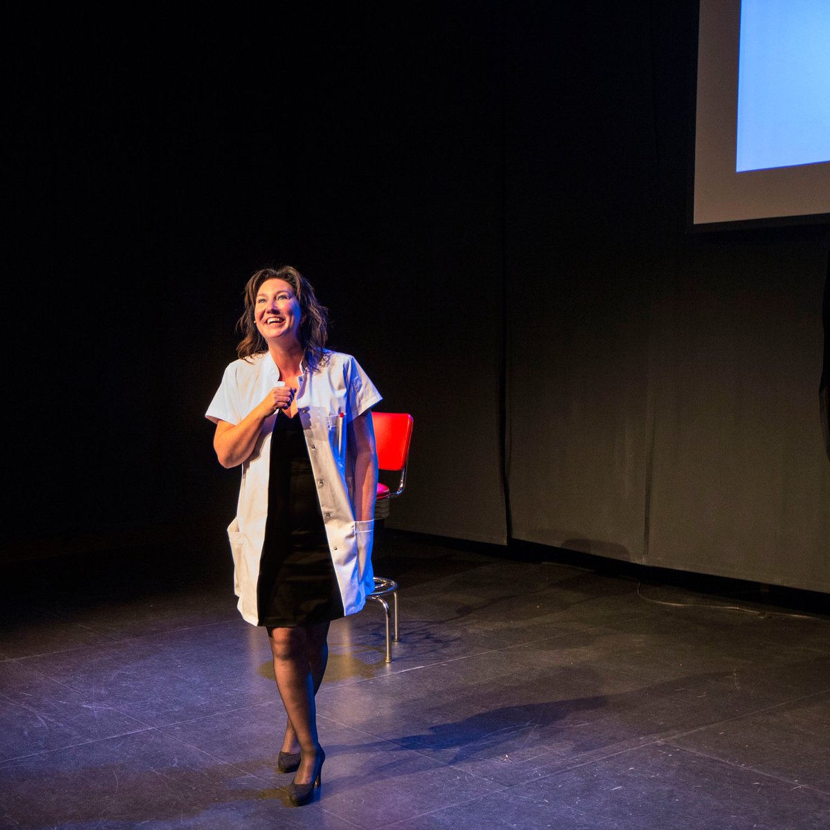 RenateZegt's tweet photo. Do het ALLER LAATSTE #Humorcollege @PodiumHogeWoerd @utrechtlacht @EventsinUtrecht #utrecht @rtvutrecht #14april https://t.co/R3uHwkr1gt