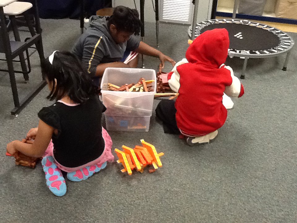 McNeals_Class's tweet image. Teamwork and Cooperation. Building a town with Lincoln Logs! @BookmanRoad
