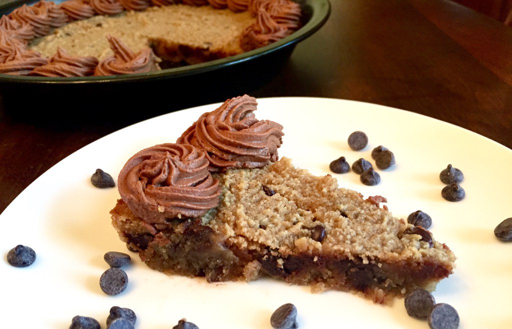 snackademia's tweet photo. Chocolate Chip Cookie Pie With Fluffy Chocolate Buttercream Frosting (low carb, gluten… https://t.co/Oub6JBFbMr https://t.co/IlquxNgTYJ