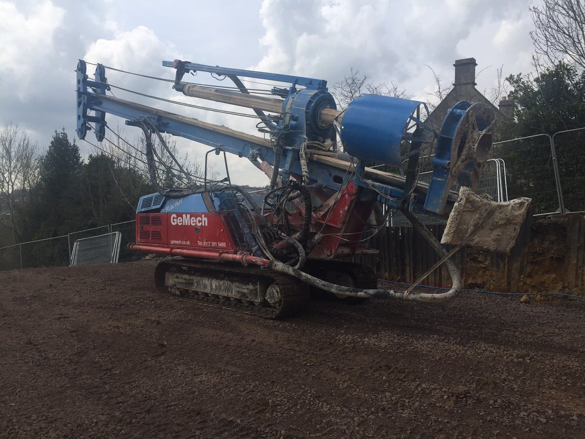 BathDesignBuild's tweet image. Have a look at this beastie! Apologies neighbours... #letsgetboring #piling #construction ow.ly/10zATA