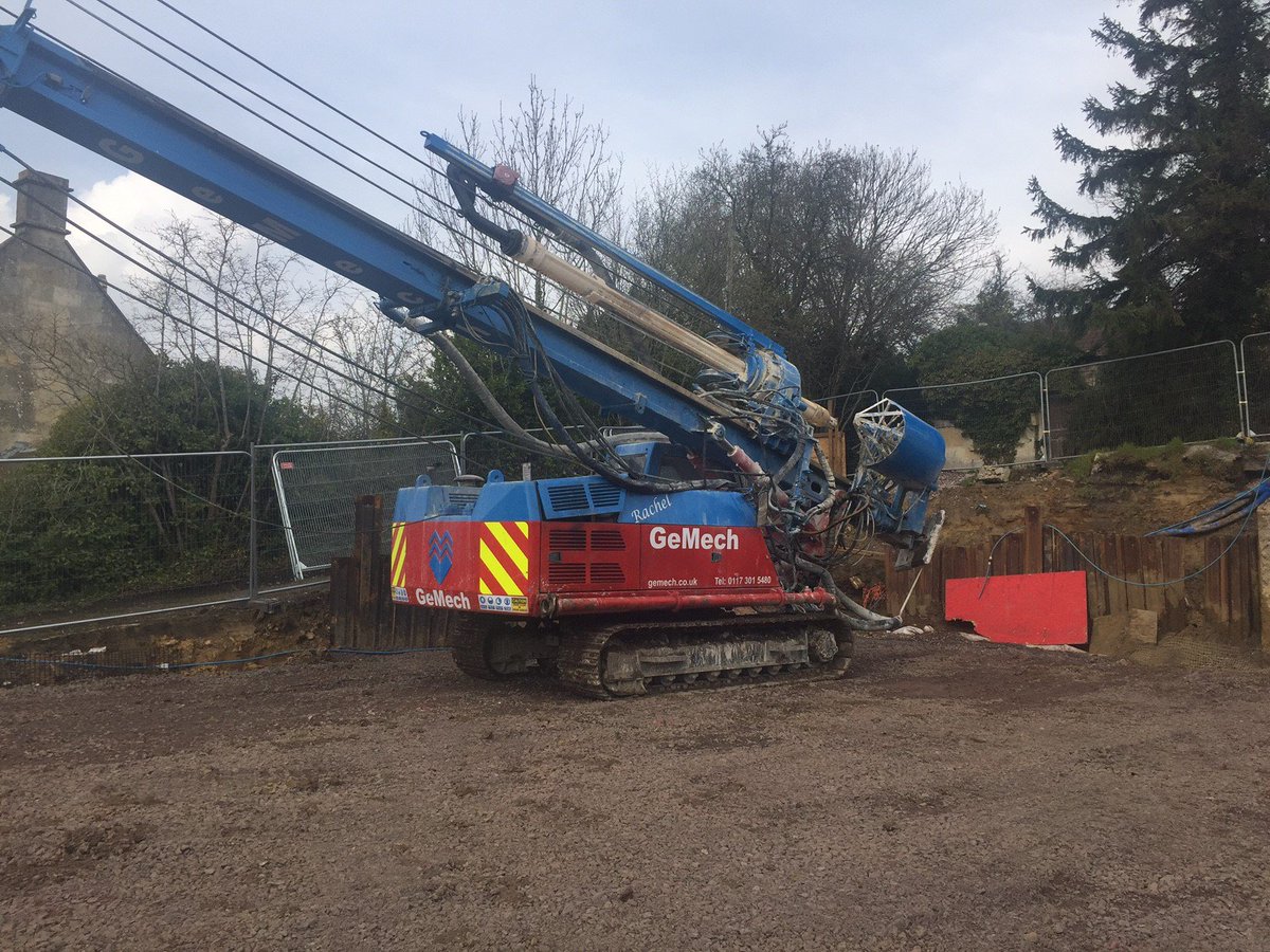 BathDesignBuild's tweet image. Have a look at this beastie! Apologies neighbours... #letsgetboring #piling #construction ow.ly/10zATA