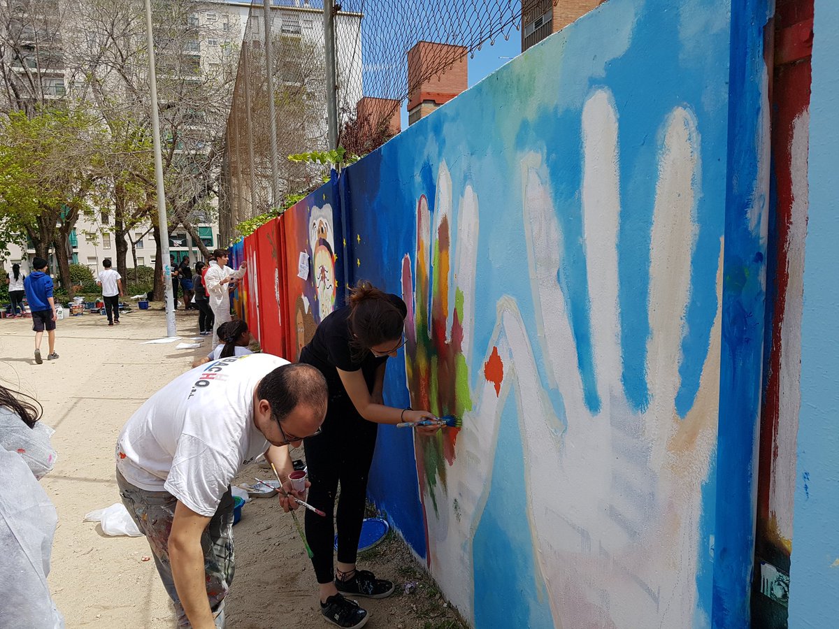 lamarta's tweet photo. Fantàstic treball dels alumnes de 4t d'ESO al pati del #TorrasiBages #LH #ProjecteGrafiti #SomColor @contorno_urbano https://t.co/IxzKlSH35T