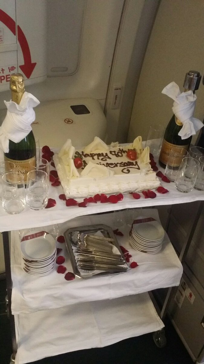 flyethiopian's tweet photo. Celebration moments with our passengers from #Dubai #70yearsofjourney https://t.co/4ErAaycYBA