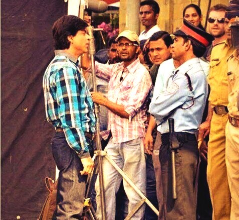 iamrohittt98's tweet photo. @iamsrk @vbhadauriya5 @Sarveshsrkk @srkriderr @Iamsrkian17
Yeh Teen din uffff ...3sal jese honge ...
#3daysforFAN.. https://t.co/2N0kTb6sB3