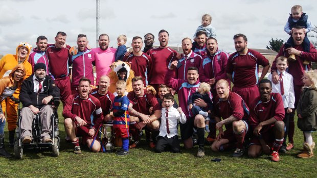 EssexCountyFA's tweet photo. On Sunday, @FoxandFid_FC beat #Westcliff United to claim the #Essex Sunday Junior Trophy: https://t.co/8YwHbhPUDN https://t.co/M45EFto515