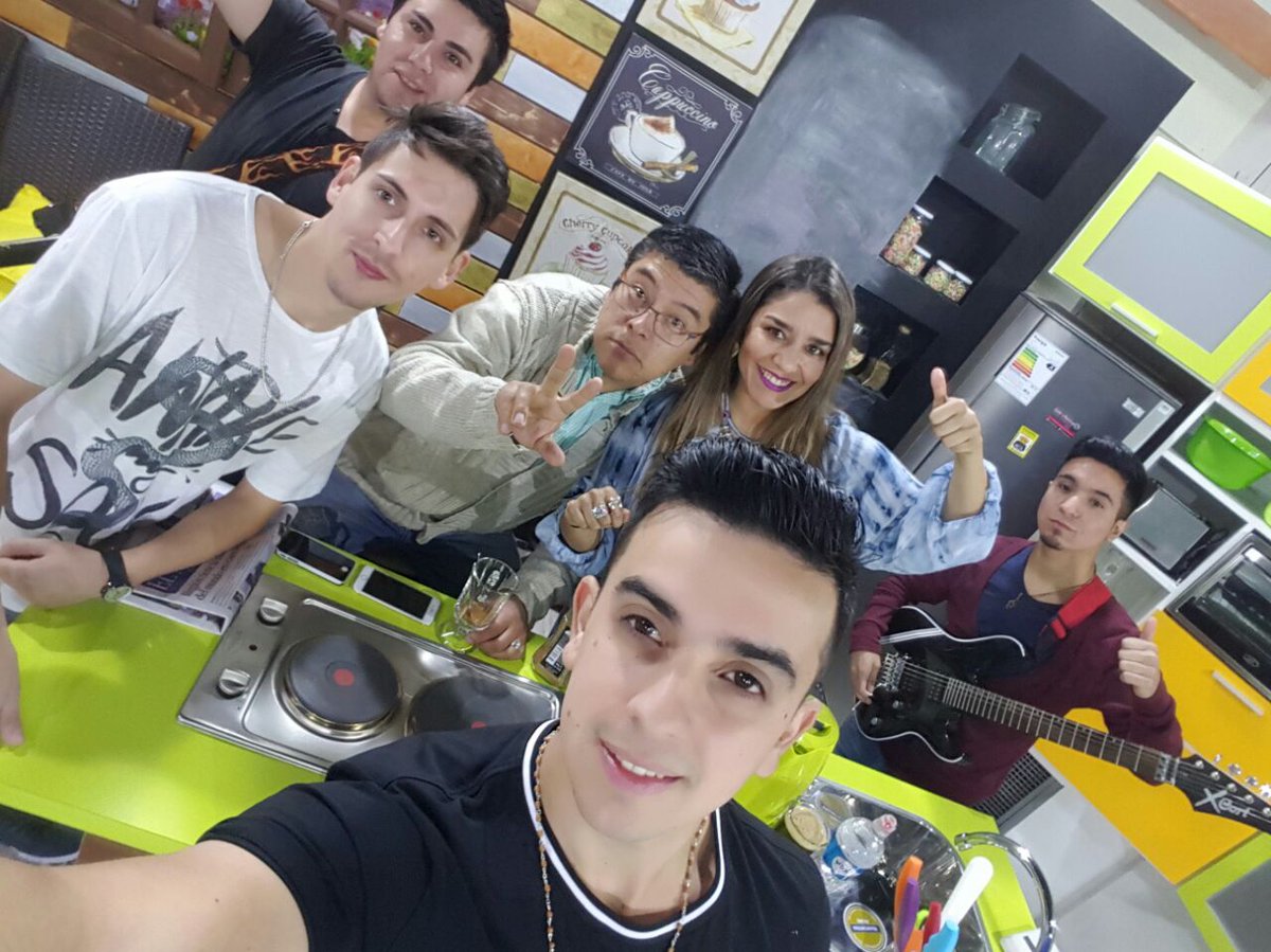 NotaEquis's tweet image. #selfie #SigueLaMusica #cumbia #BuenMartes