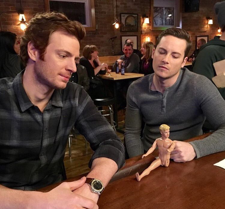 lomlhalstead's tweet photo. The scene is gonna be that Jay broke off Ken's leg and now Will has to fix it. #Halstead2x https://t.co/hhDD6bU0s4
