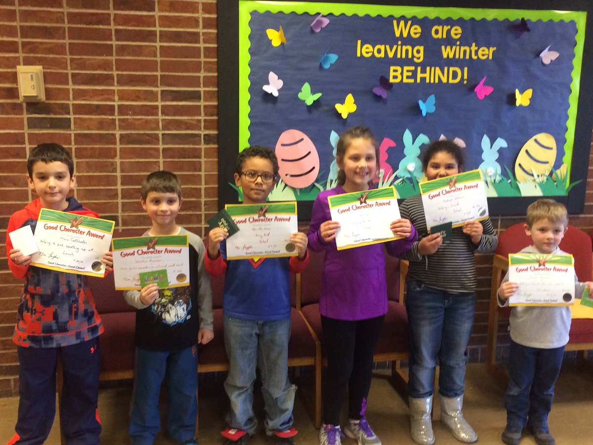 kosanovic_j's tweet photo. These students exhibit great character. Monthly winners from the "Caught Being Kind" wall. #MontourProud https://t.co/skvupNorHk