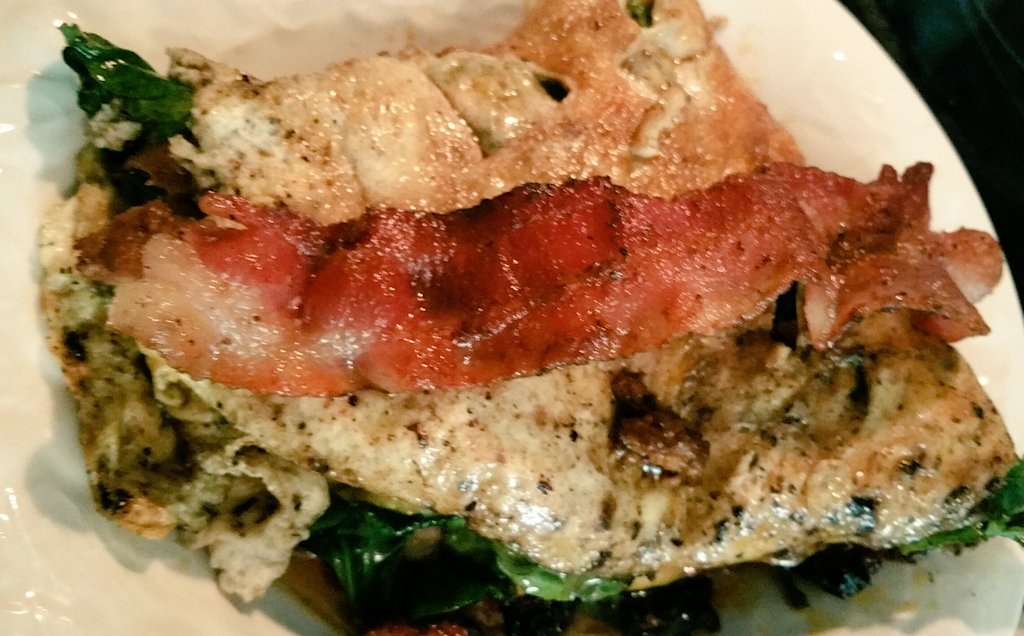 RustyIvey's tweet photo. #3Meat #Omelet:1)@BedfordMkt #farmfresh #eggs, #uncured @ChorizoDeSM #chorizo, @SmithfieldFoods #uncured #bacon... https://t.co/gfyXkfFFjR