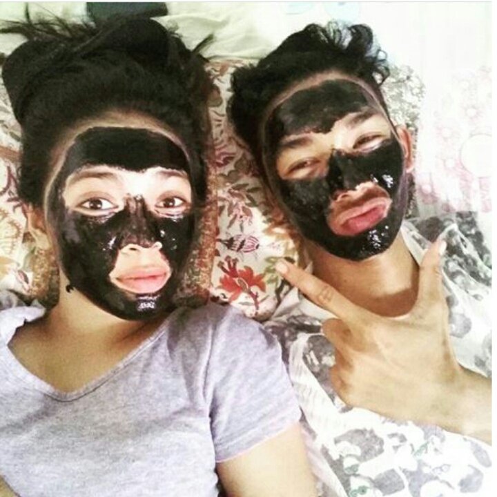 Adrynowitzky's tweet photo. Udah kek hantu aja muke kite dua nih maskeran 💆 https://t.co/fr3a2C9VDE