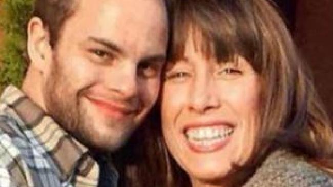 Mãe e filho que se apaixonaram e pretendem se casar |  topblog.com.br/comportamento-…