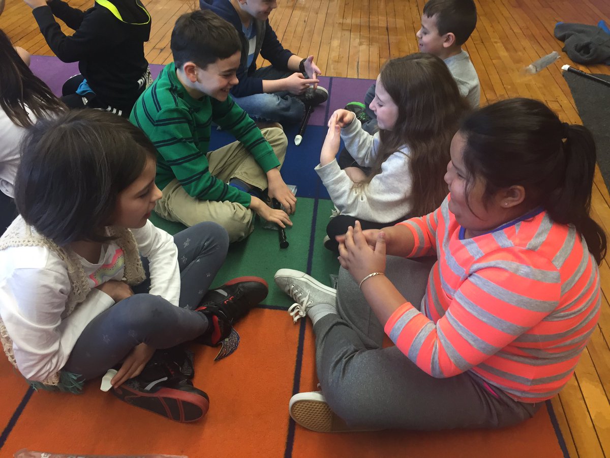 hershmanrossi's tweet photo. 3rd graders practicing notes on the staff using their hands! #fivelinesfourspaces #everygreenbananadancesfreely https://t.co/1fGRVWVAJk