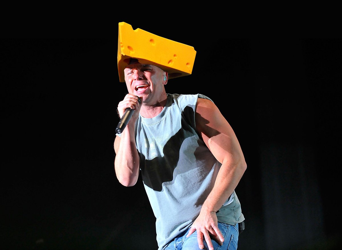 jsonline_sports's tweet photo. Some photo fun for the offseason: https://t.co/4QDRKfzbWZ 

22 places you'll find a #Packers cheesehead. https://t.co/UXyBdmr5bh