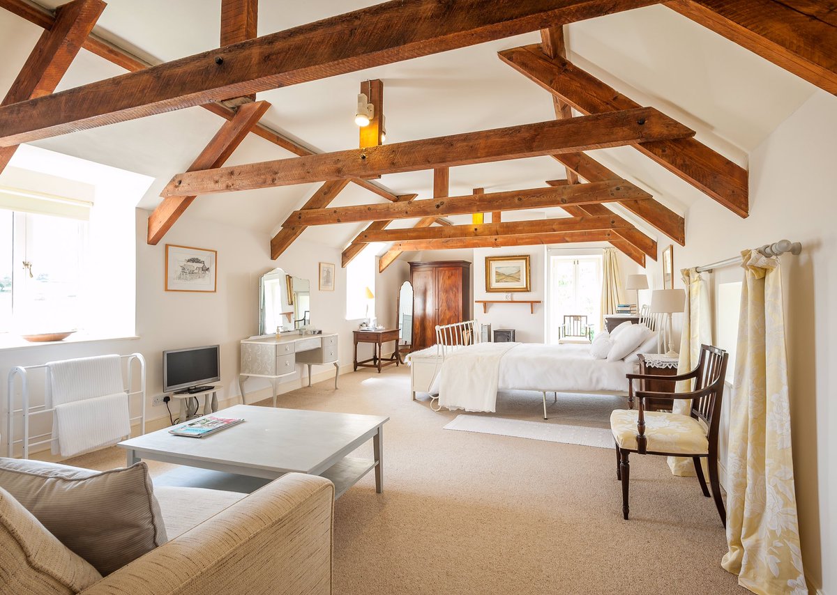ExpNorthCountry's tweet photo. Watching #TalesFromNorth and fancy a trip to #Northumberland? We've 10% off our King Suite until 28th April. https://t.co/zpUDQePMLo