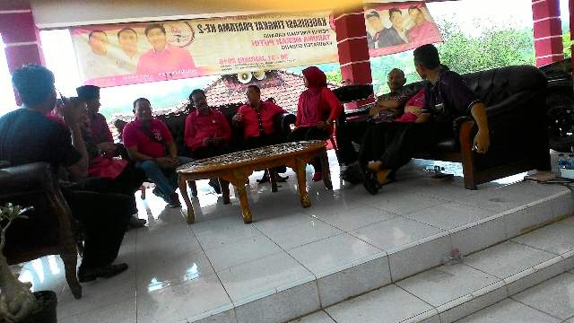 TINTAHIJAUcom's tweet photo. Ojang Sohandi Jadi Tersangka, PDIP Subang Keluarkan Tri Paseh https://t.co/944vVikfow https://t.co/mNvNbIT5HH