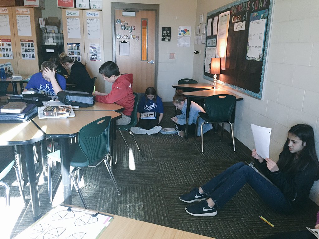 _CMHAYS's tweet image. Collaborative discussion groups analyzing Informational Text articles  #annotating #sixthgrade #foreverGV