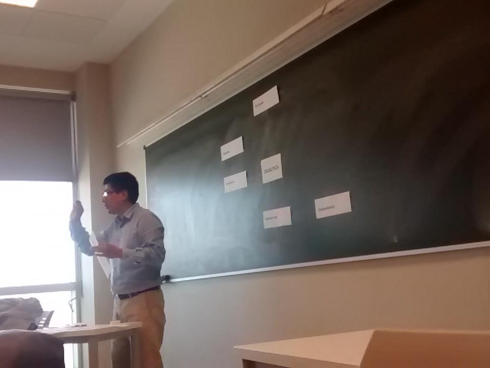 samarpa3's tweet photo. Realizando mapas conceptuales en #didacUV16 https://t.co/g4NdcdH5F2