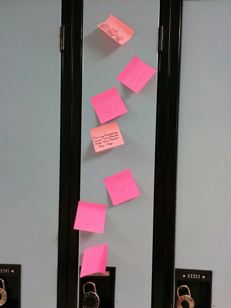 MsAmoako's tweet photo. @northparkssca is looking PINK! #DayOfPink Lots of messages of kindness. @PeelSchools 😎 https://t.co/cV7IeLBKIw