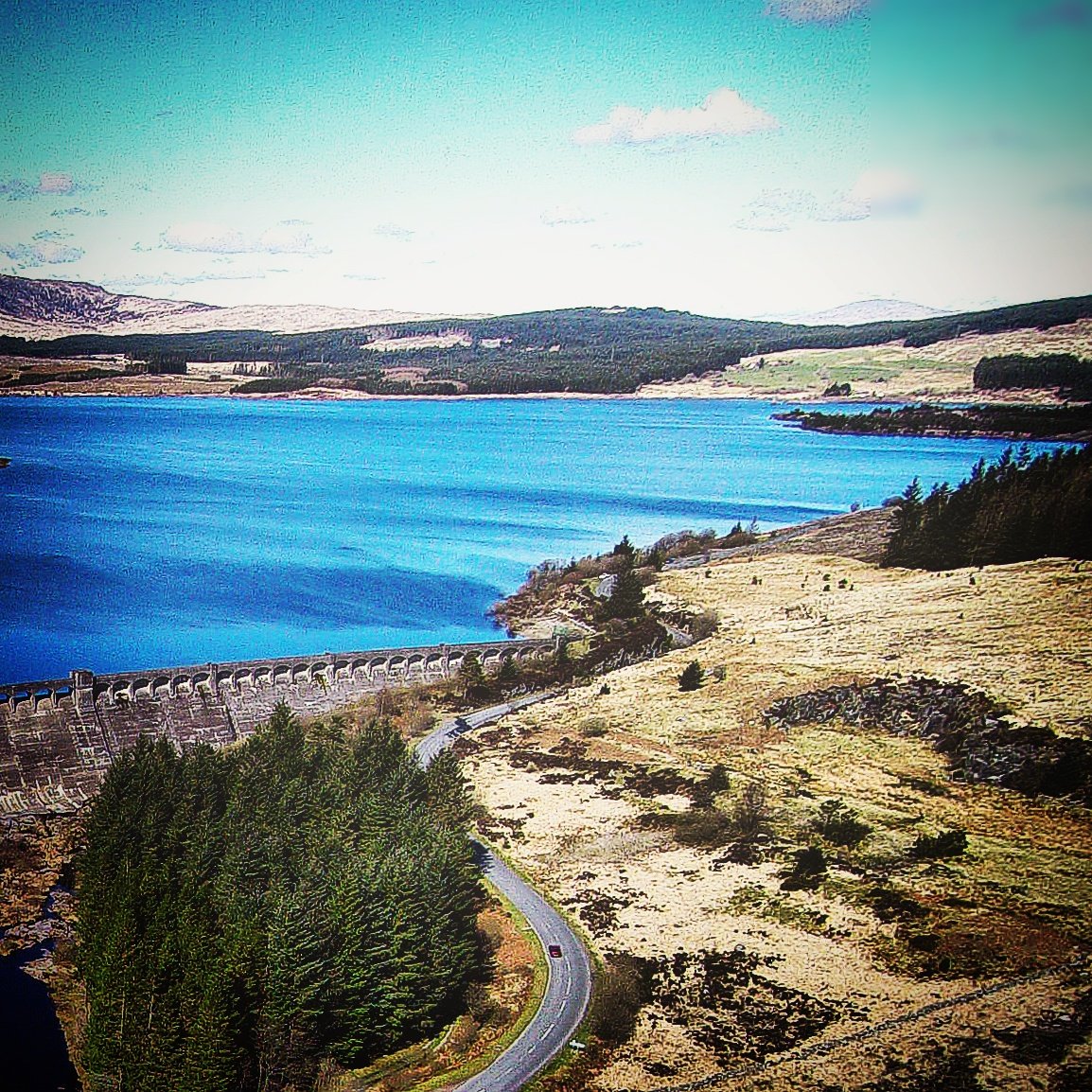Atom_Aerial's tweet photo. Here's a #sneakpeek of another image from this weekend #super #weather in the #shire #VisitScotland #loch #dam https://t.co/vUSrh8e3tW