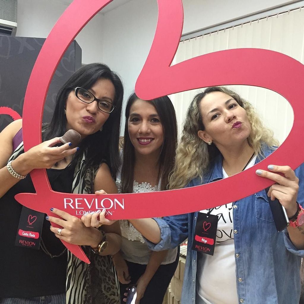 carlapaolaruiz's tweet photo. #BBF @elclosetdegiuliana @helgapoblete... ¡Cómo quiero a estas chicas locas! https://t.co/75qY8C1yGI https://t.co/46kro8xT95