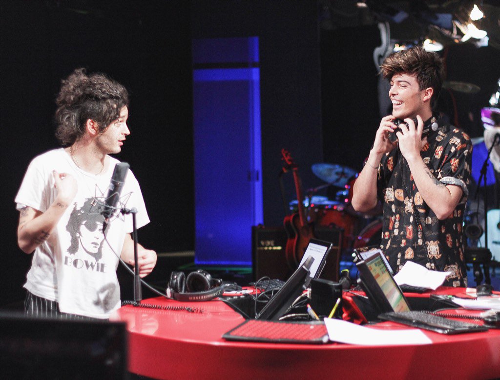 Stash_theKOLORS's tweet photo. Today I was on the radio with a guy who inspired me!
Nice to talk with you Matty! 
@the1975 + @TheKolors on @rtl1025 https://t.co/qblpQ7v4zJ