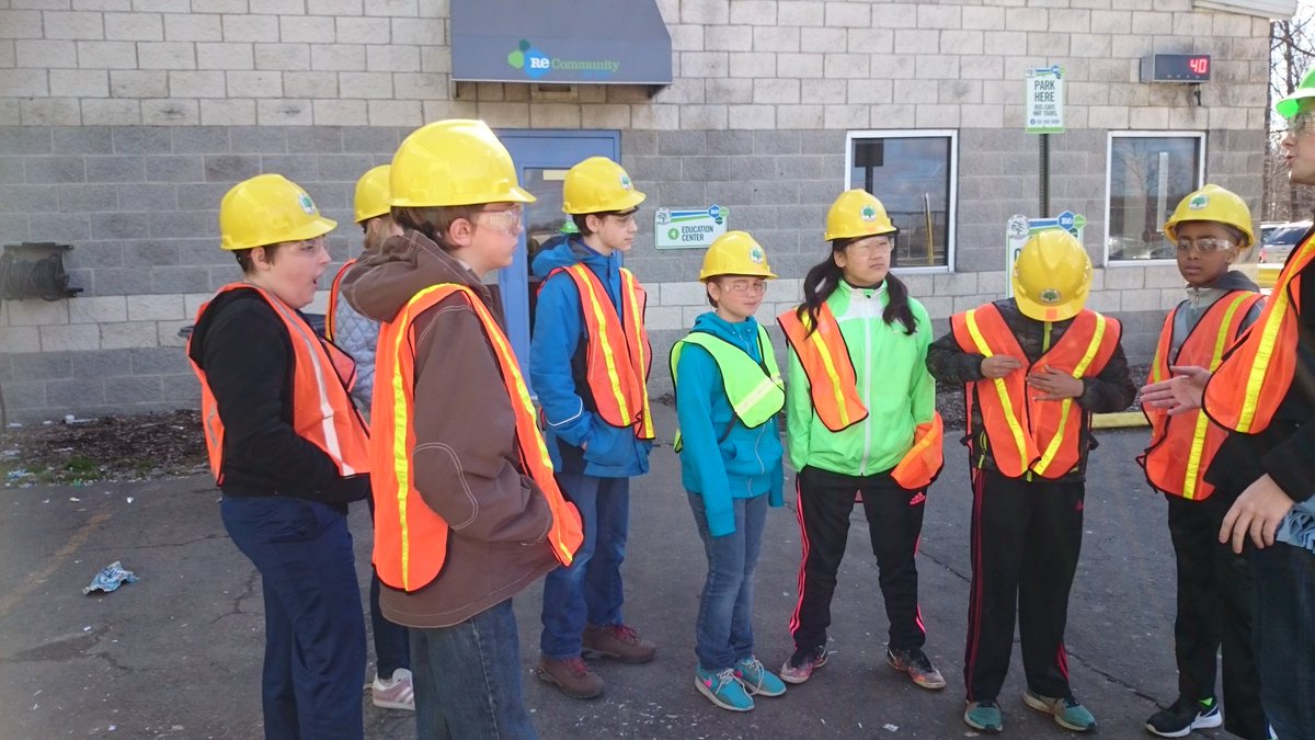 JBellSTEAM's tweet photo. Oh you know, 6th grade STEAM students just learning more about how to save the world. No biggie:) https://t.co/Aphd4qfyCY