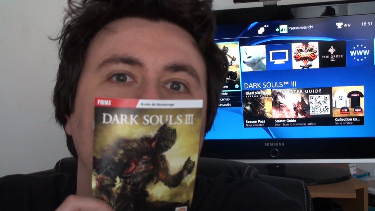 PsEuDoLeSs_1's tweet image. #Choquant Dark Souls 3 s&apos;est cru en 2010 avec son livret de 25 pages EN COULEURS !