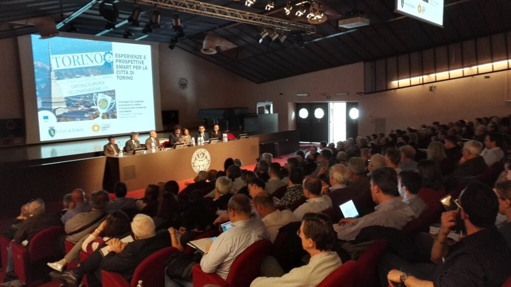 enzolavolta's tweet photo. Straordinaria partecipazione per conoscere l'esperienza di #TorinoaLED grazie a @PoliTOnews @fortechance https://t.co/NPryJEwHNq