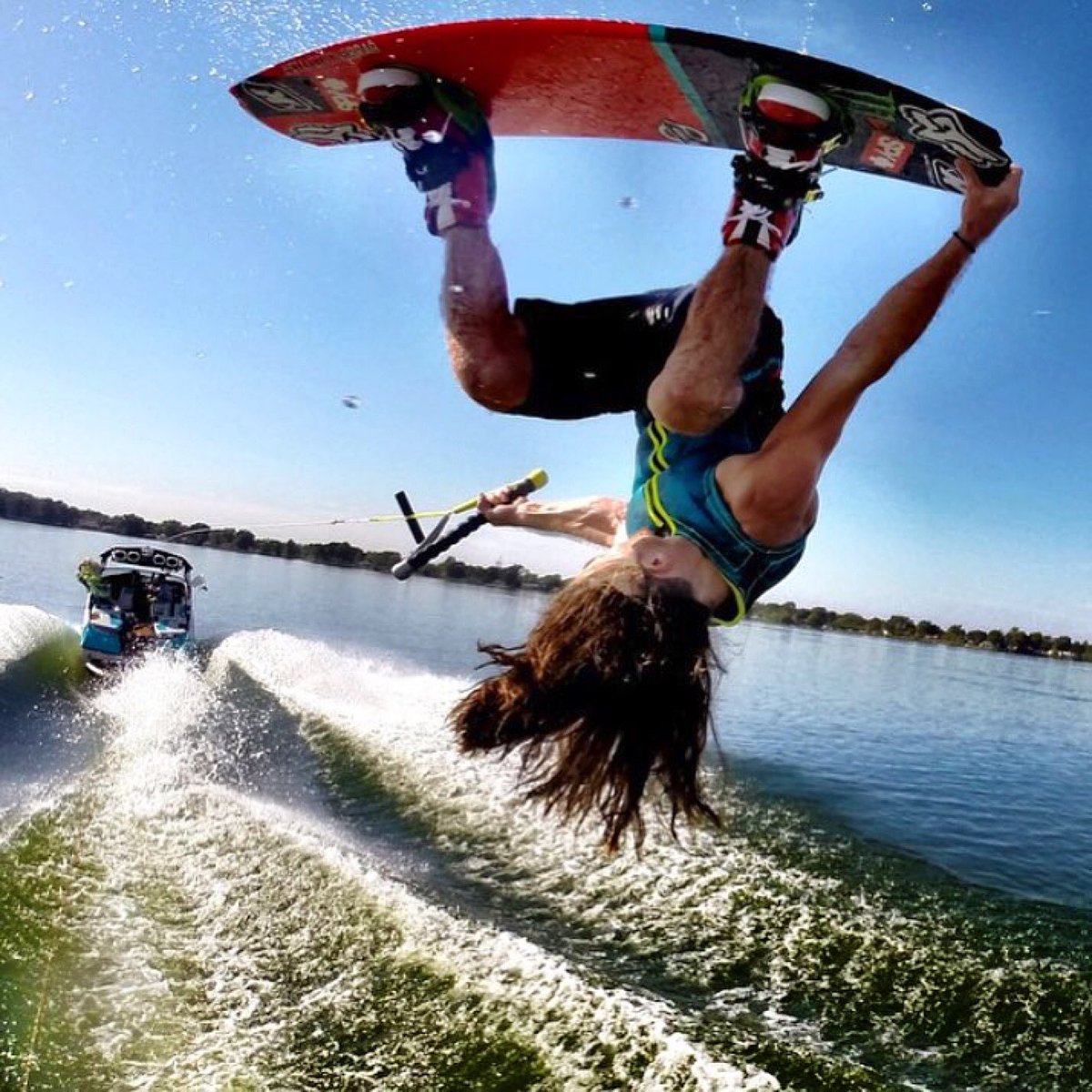 adventuristco_'s tweet photo. @jim_shot_it pull off some killer moves 🤘|| #wakepictures #Wakeboarding #wakeborder #epic #Adrenaline #Adventurist https://t.co/tzCePGtKA4