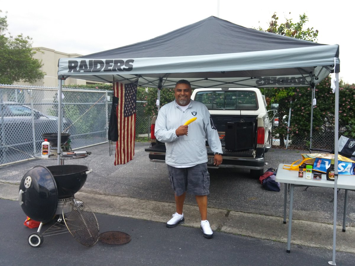 TheOlanderCo's tweet photo. #Quality #BBQ #CookOff today! Jeff & Frank getting ready. Stay tuned on #periscope! #OlanderCoreValues https://t.co/r9p5nlw45T