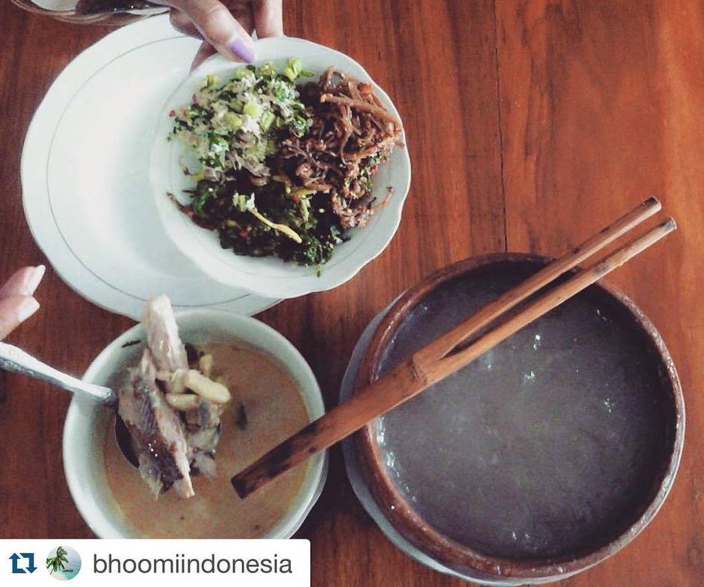 PAPEDA - Makanan khas maluku berbahan dasar dari sagu yang memiliki tekstur lembut mirip s… ift.tt/1S7AYd9