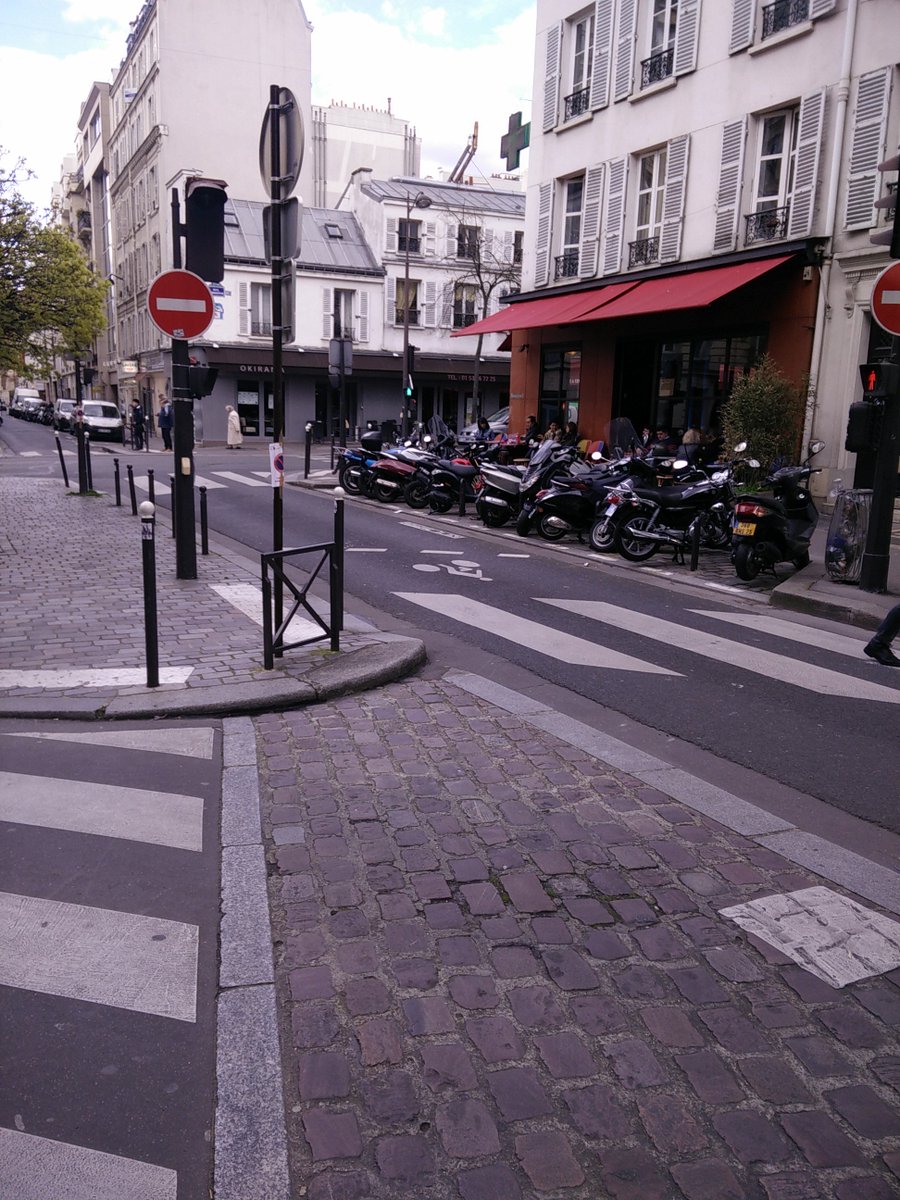 EMDay_Officiel's tweet photo. il est temps de partir pour l'#aperoemday au général beuret. Métro Vaugirard pour les moins marcheurs ! https://t.co/ahdKkThuwl