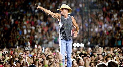 MetLifeStadium's tweet photo. Our #fanappreciationweek continues! RT &amp; follow for a chance to win merchandise and 2 tix to @kennychesney on 8/20! https://t.co/9dgZ1C6zgt
