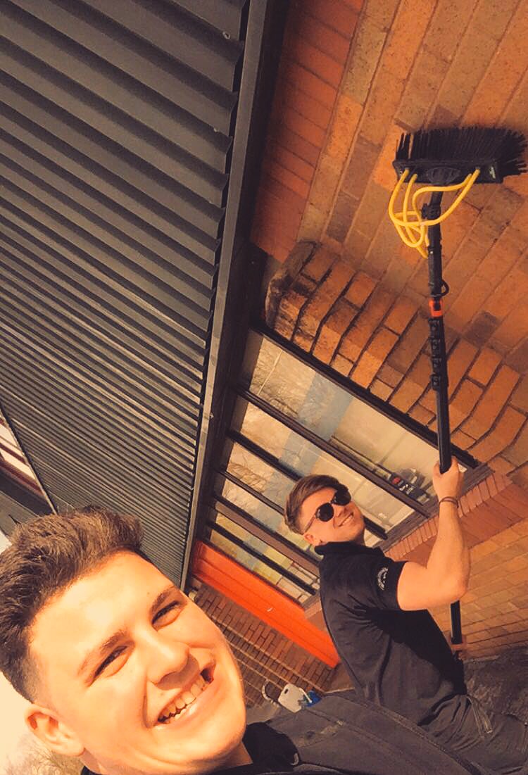 ED_FOX_CCSS's tweet photo. These guys out and about in Swansea today and loving the weather. #windowcleaning #swansea https://t.co/1uRU4kW85d