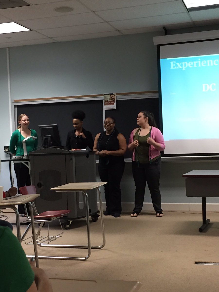 AppliedCC's tweet image. Learning more about the #ccofsc DC Semester experience! Look at those gorgeous #peeradvisor cords! #spearsfest2016