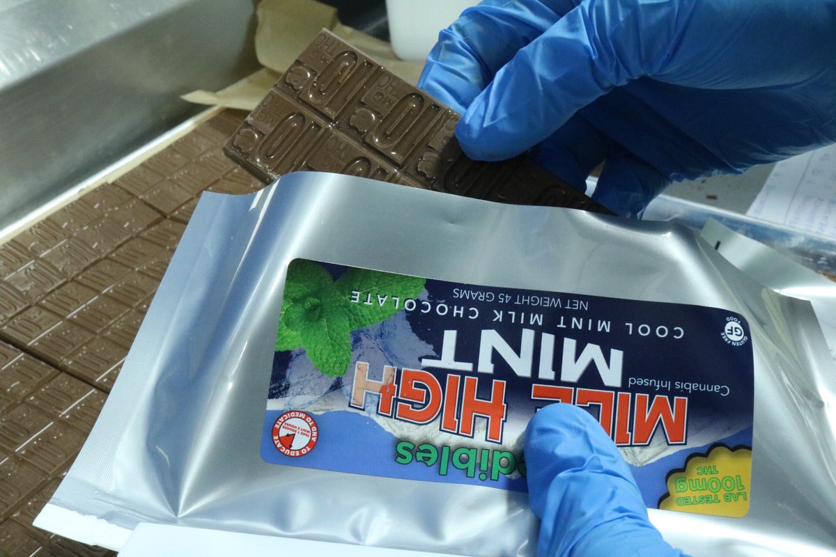 iluvincredibles's tweet photo. #incredibles #chocolate #mint #cannabis #edibles #milehighmint #adultuseonly #labtested #colorado #iloveincredibles https://t.co/3xl8IMr77G