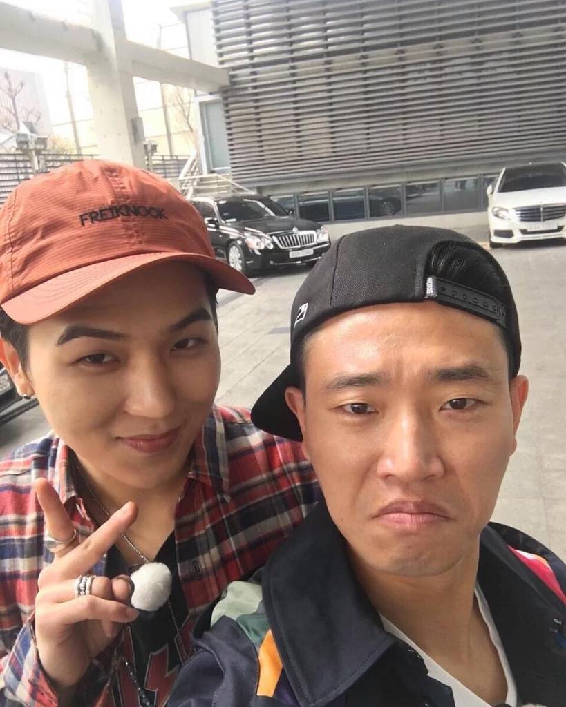 착하고 예의 있기로 우승  #송민호 파이팅!