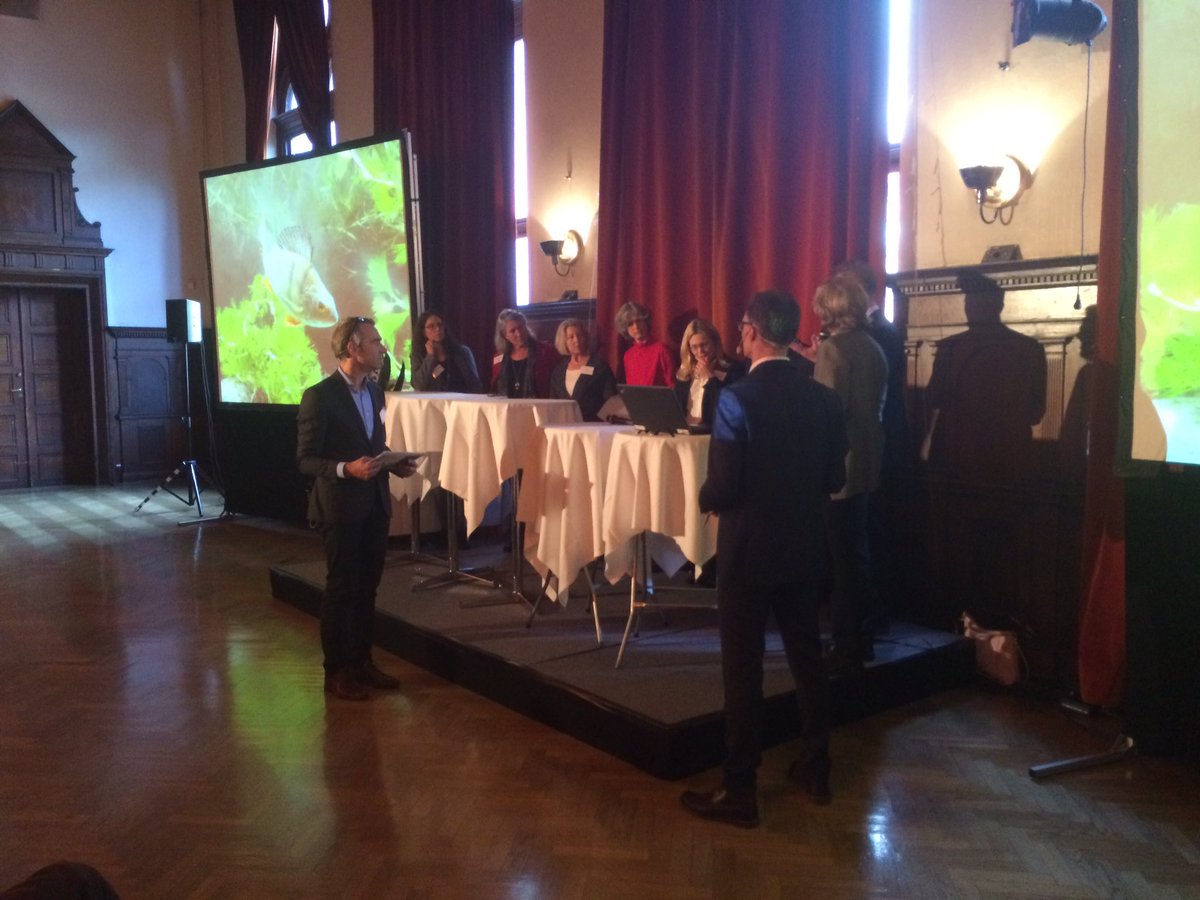 Marlunung's tweet photo. #WatPh16 dagens avslutande paneldiskussion efterlyser politiskt ledarskap för att minska läkemedels miljöeffekter. https://t.co/Lzy0PGU9lR