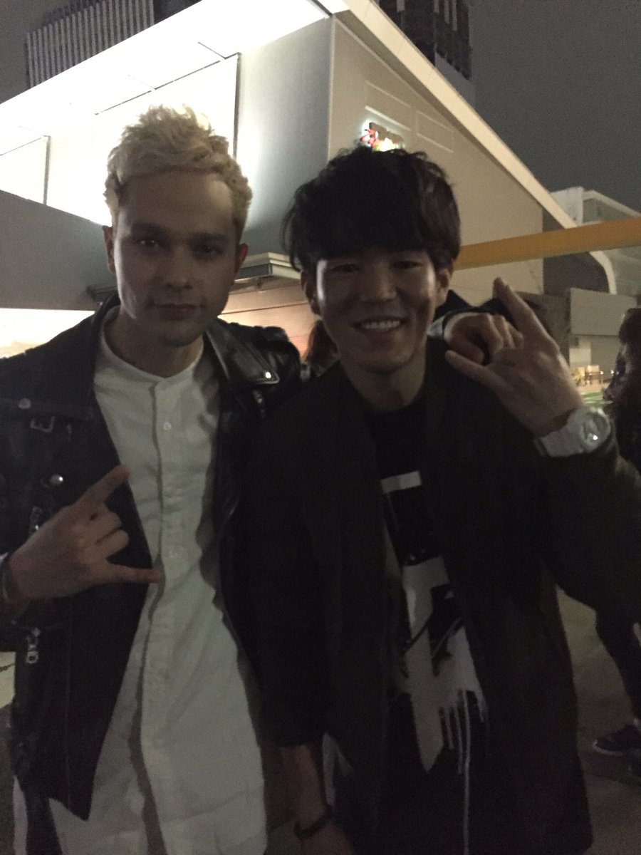 vdtja_mtd's tweet photo. 最後に写真撮ってくれた~!
最高のライブだった!
#coldrain #outburntour #rock #monsterenergy #outburn2016 https://t.co/8VtdjC0zja