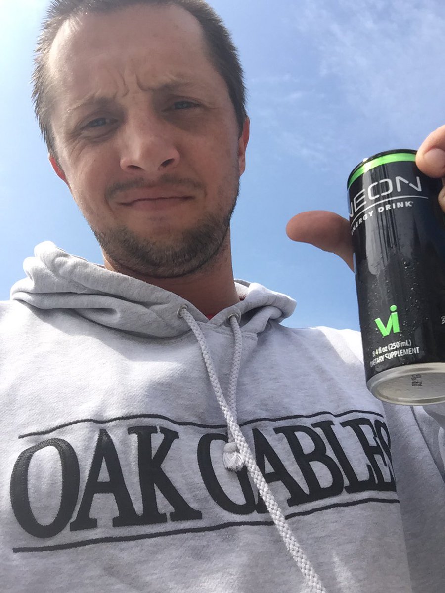 ChrisRoss15Golf's tweet photo. Repping where I came from! @OGgolfclub and one of the original @OgJrDteam let's go!!  Summer time is coming! #neon https://t.co/H357h4u0ZD