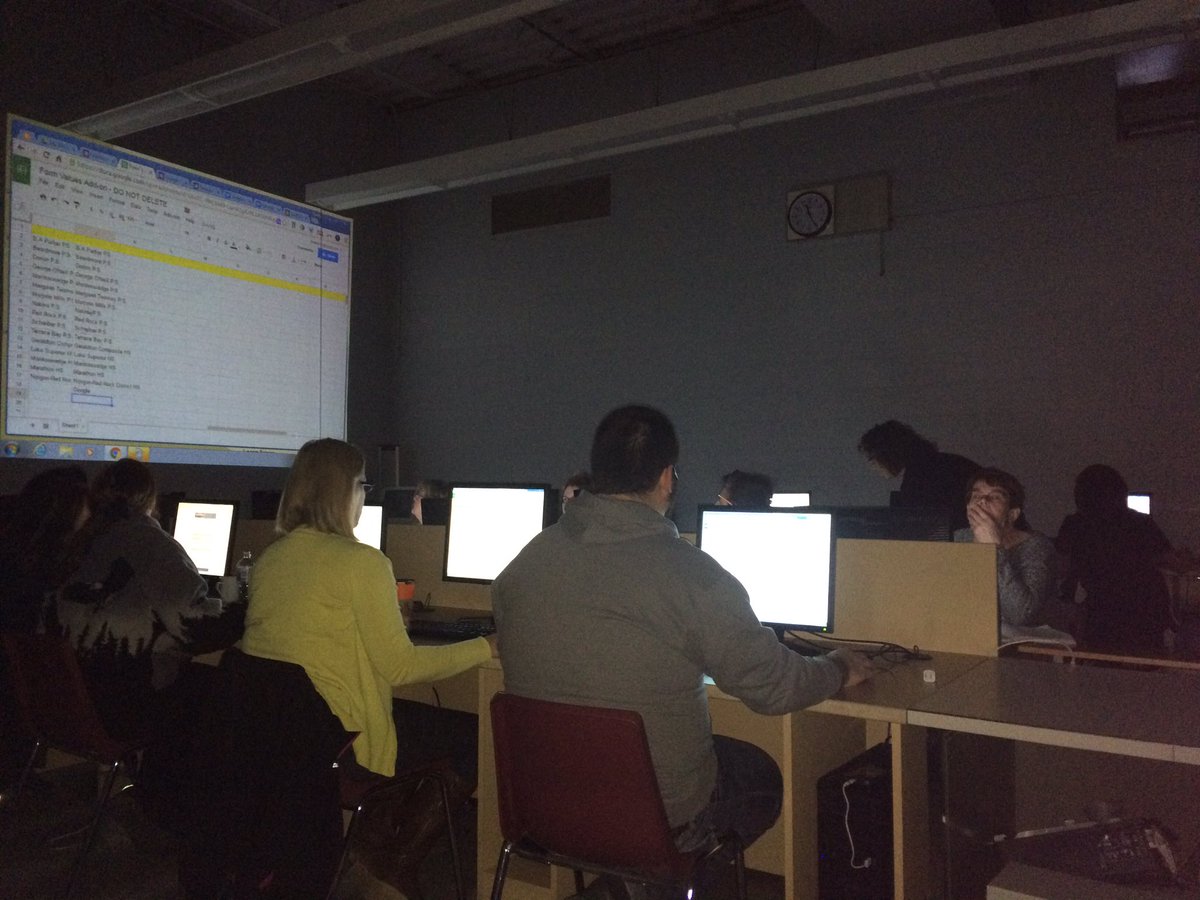 ColleenKR's tweet photo. Holy #MarthaStewart, Batman! @WallwinS is teaching us about #FormValues at out #AdvancedGoogle training
#sgdsb #gafe https://t.co/FbbM1Gk6uD