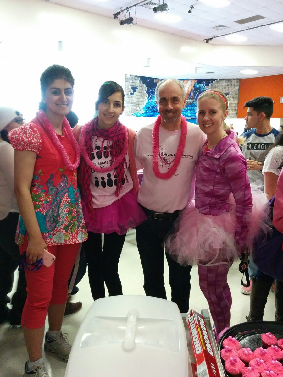 MsAmoako's tweet photo. @northparkssca teacher love for #DayOfPink https://t.co/yiZzh0KWff
