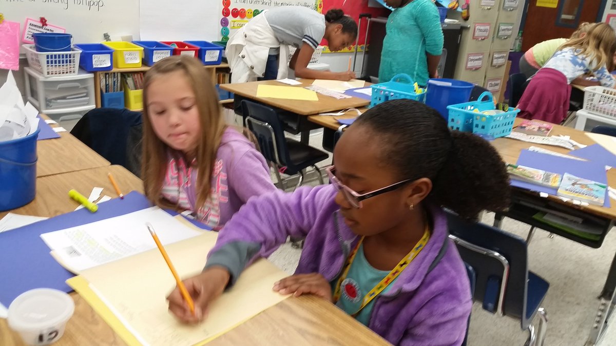 dawnwinchester2's tweet photo. 2nd and 4th grade buddies solving a Math Congress problem together!@vbschools @CentervilleVB @Lorarnold4 https://t.co/K4ZhenVdEG