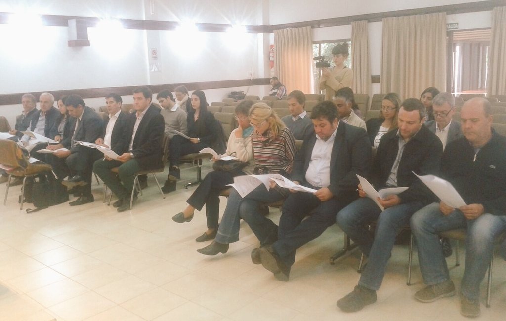 LautaroMazzutti's tweet photo. Primera sesión ordinaria del año 2016 en el Consejo Profesional d Ciencias Económicas @rociogiaccone @Maia_Leiva https://t.co/9dNvJO7rE0