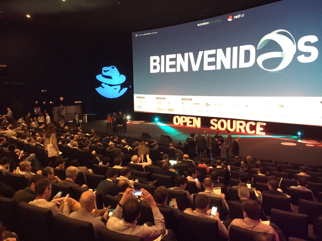 MobyteStudio's tweet photo. Enhorabuena a @sansonydalila por la organización de la #enterpriseconference2016 #impresionante https://t.co/F5Vk1ZQhjP