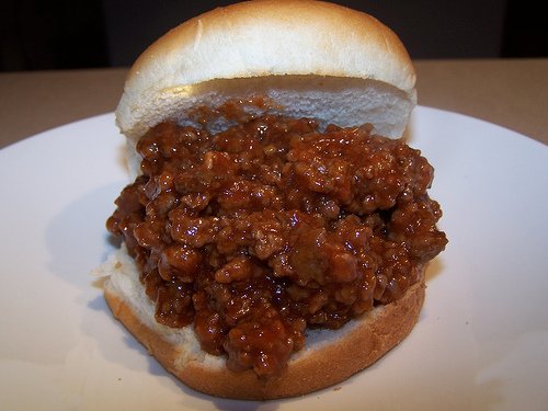 cl_applewhite's tweet photo. Wife is going out with the girlfriends after work, looks like its sloppy joes and baked beans tonight kids https://t.co/Kjv4l5UzvG