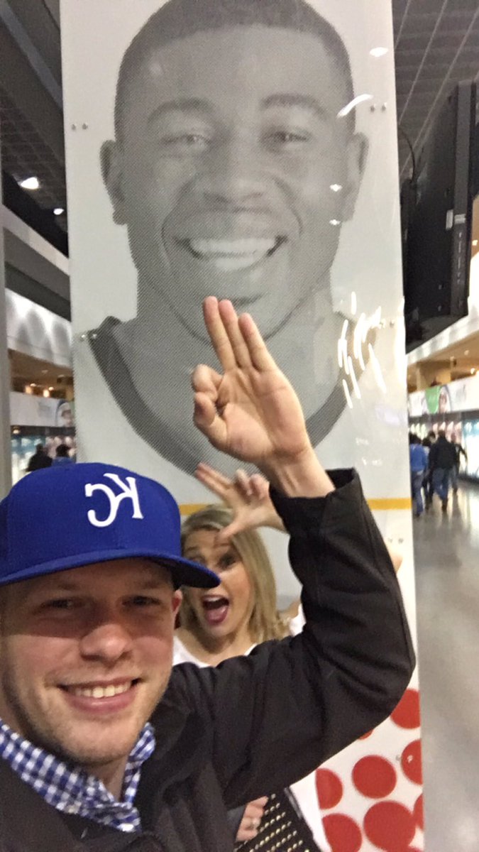 drew___clark's tweet image. @ryanlemond @KySportsRadio @MrsTylerKSR @DrewFranklinKSR took this at Garth Saturday night #3Will