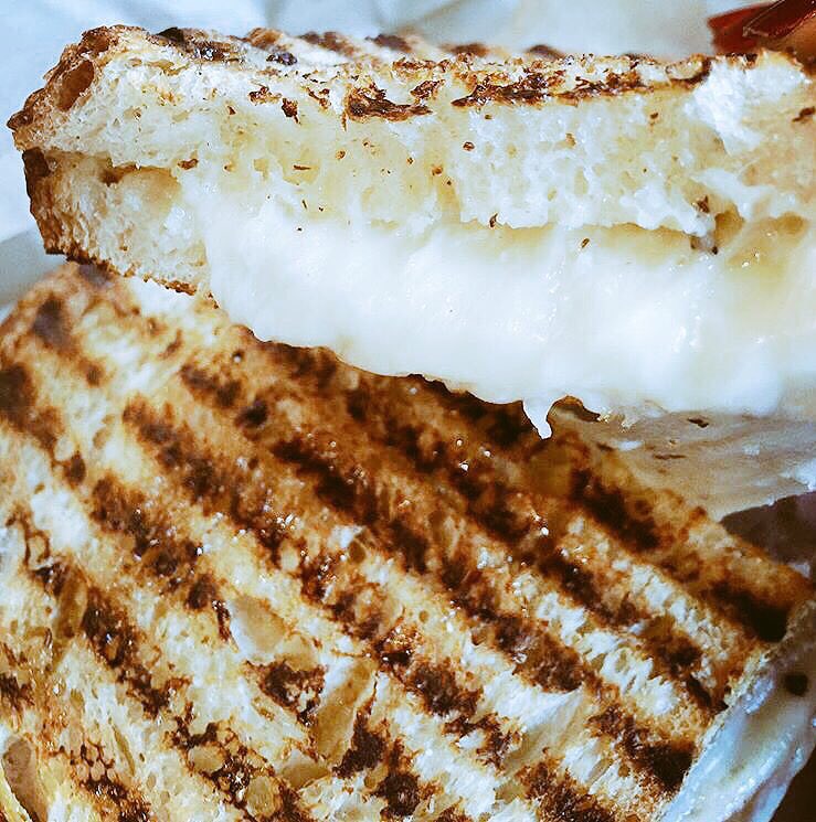 ThePennsy's tweet photo. ALL THE CHEESE PLZ 🙏🏻🙏🏻🙏🏻🙏🏻🙏🏻 @mariobymary @Mariobatali @MaryGiuliani #NationalGrilledCheeseDay https://t.co/lo2xXq9Isx