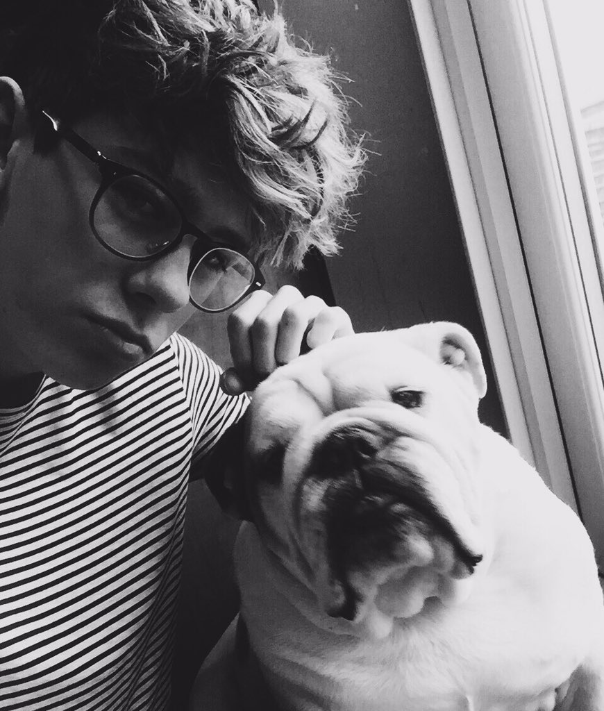 tbhbyron's tweet photo. when u don't have friends but u have a dog https://t.co/1X07o2n76o
