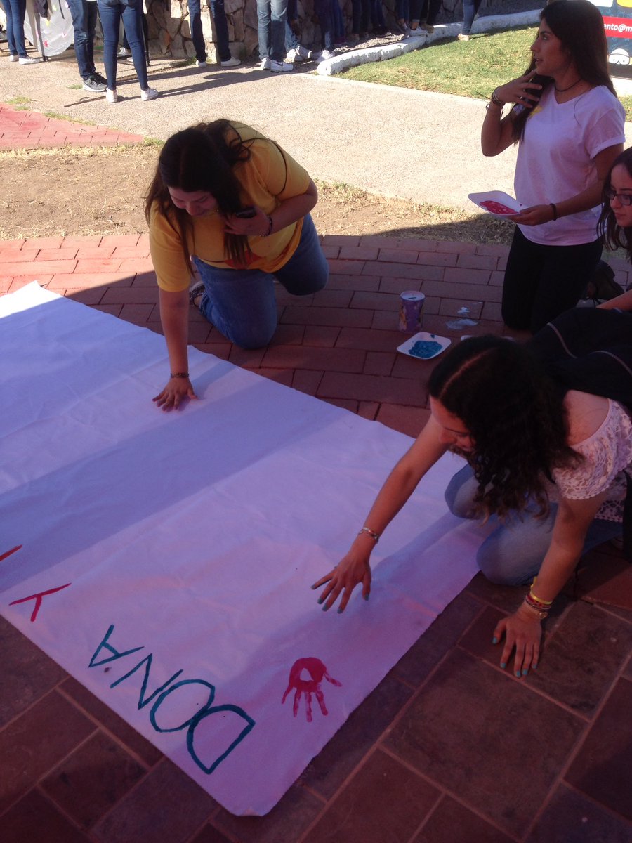 paulinareneer's tweet photo. Ven a pintar tu huella al honguito!!. Ayuda a construir el castillo de los guerreros ras!! https://t.co/NmtkjQKXUX